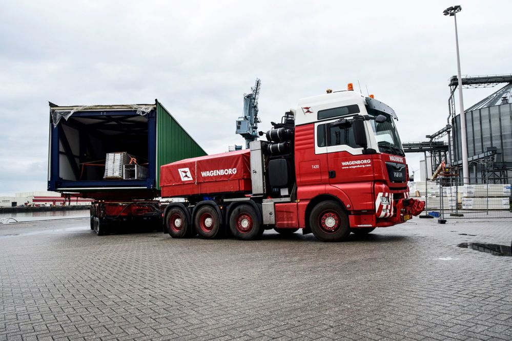 Schwerlasttransport mit Modultrailer